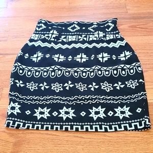 Black & white pattern skirt